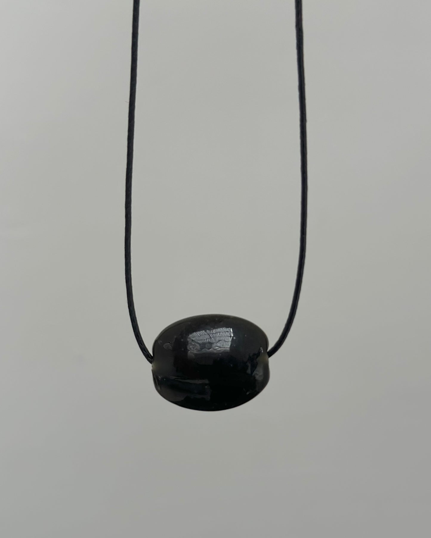 SMALL BLACK GLASS OVAL NECKLACE