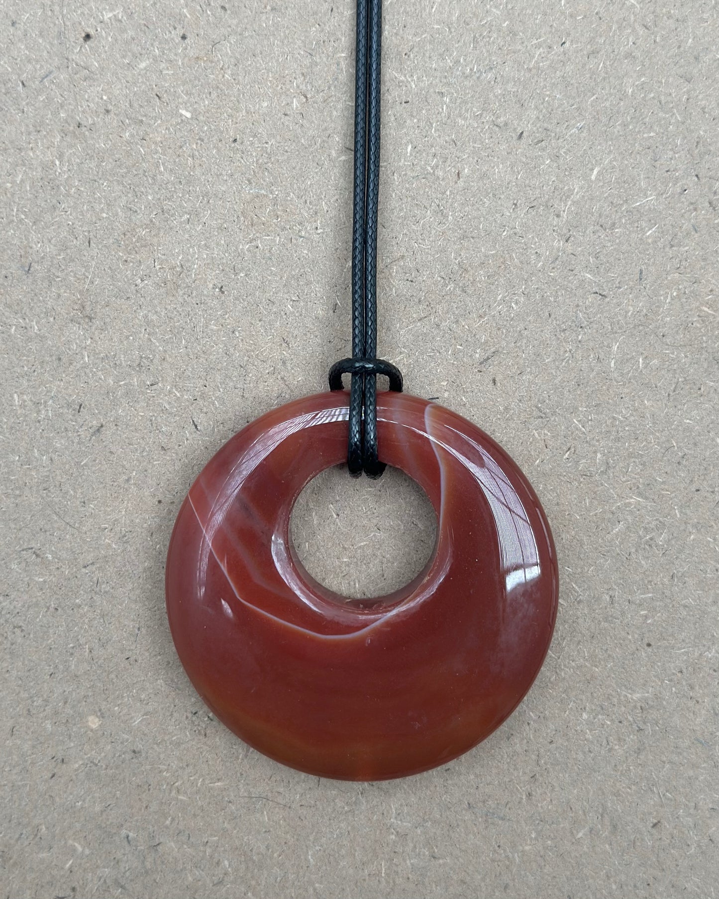 RED AGATE HOOP NECKLACE 02