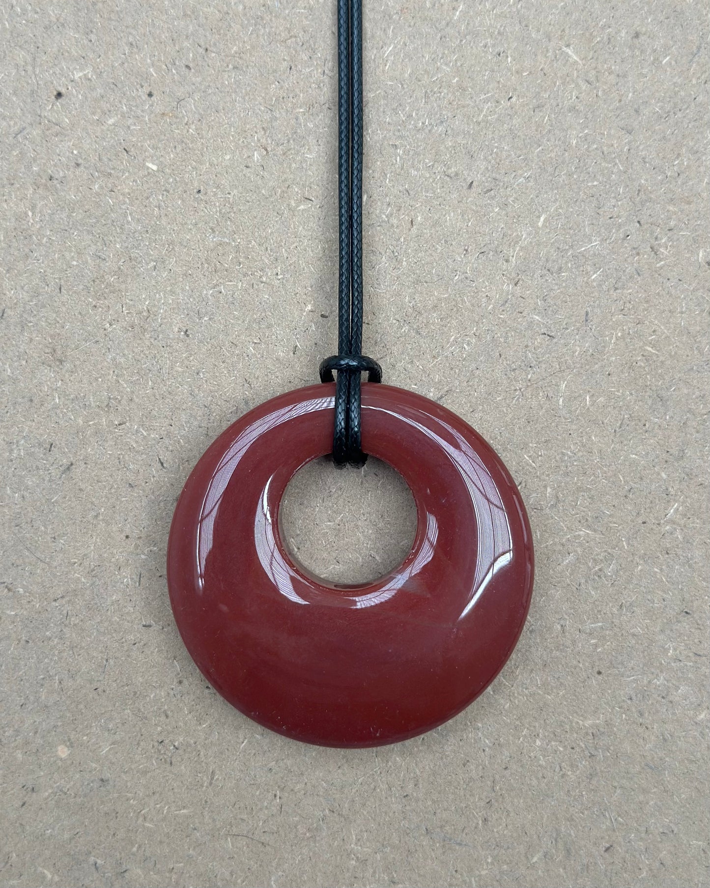 RED AGATE HOOP NECKLACE 03