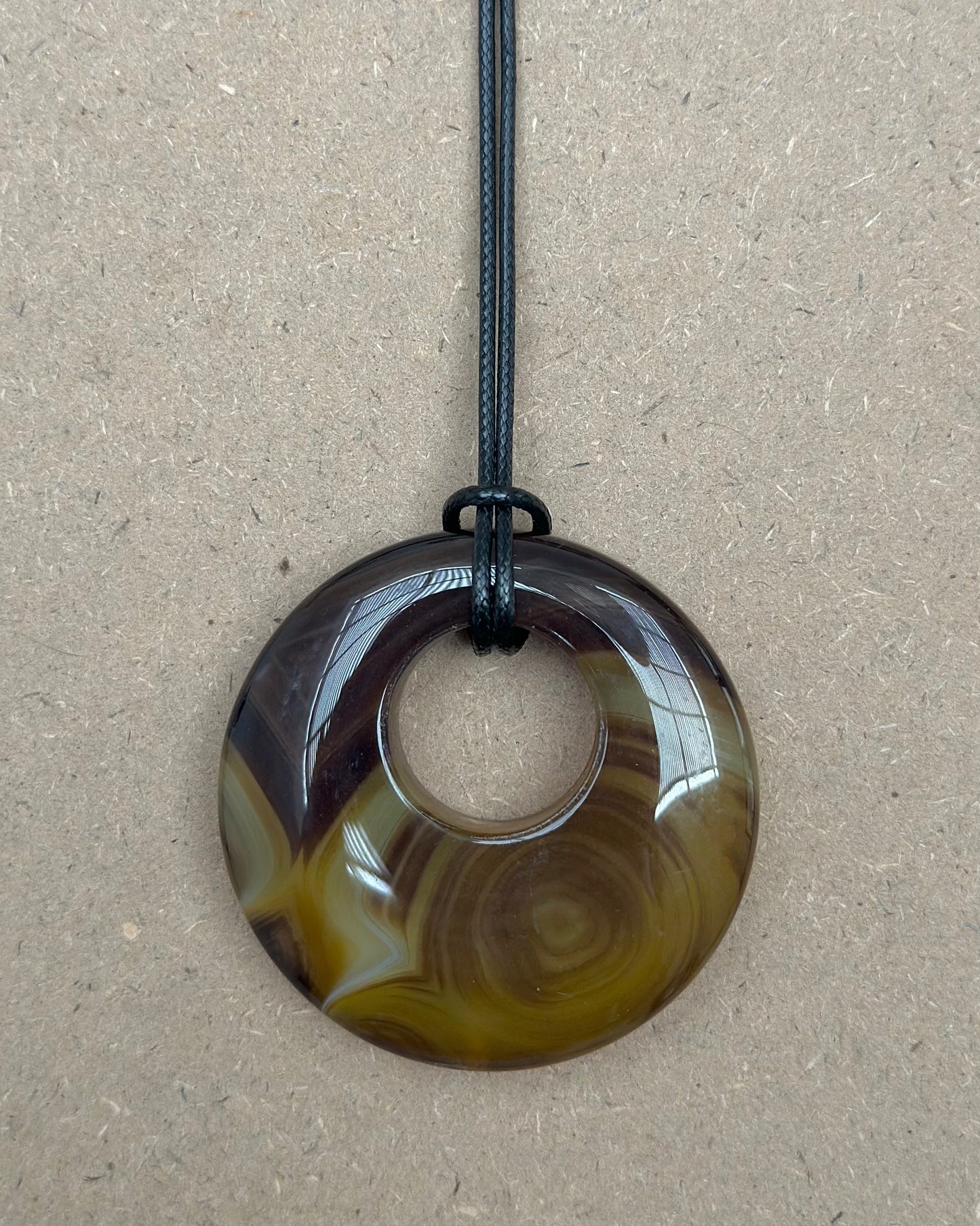 BROWN / AMBER AGATE HOOP NECKLACE 01