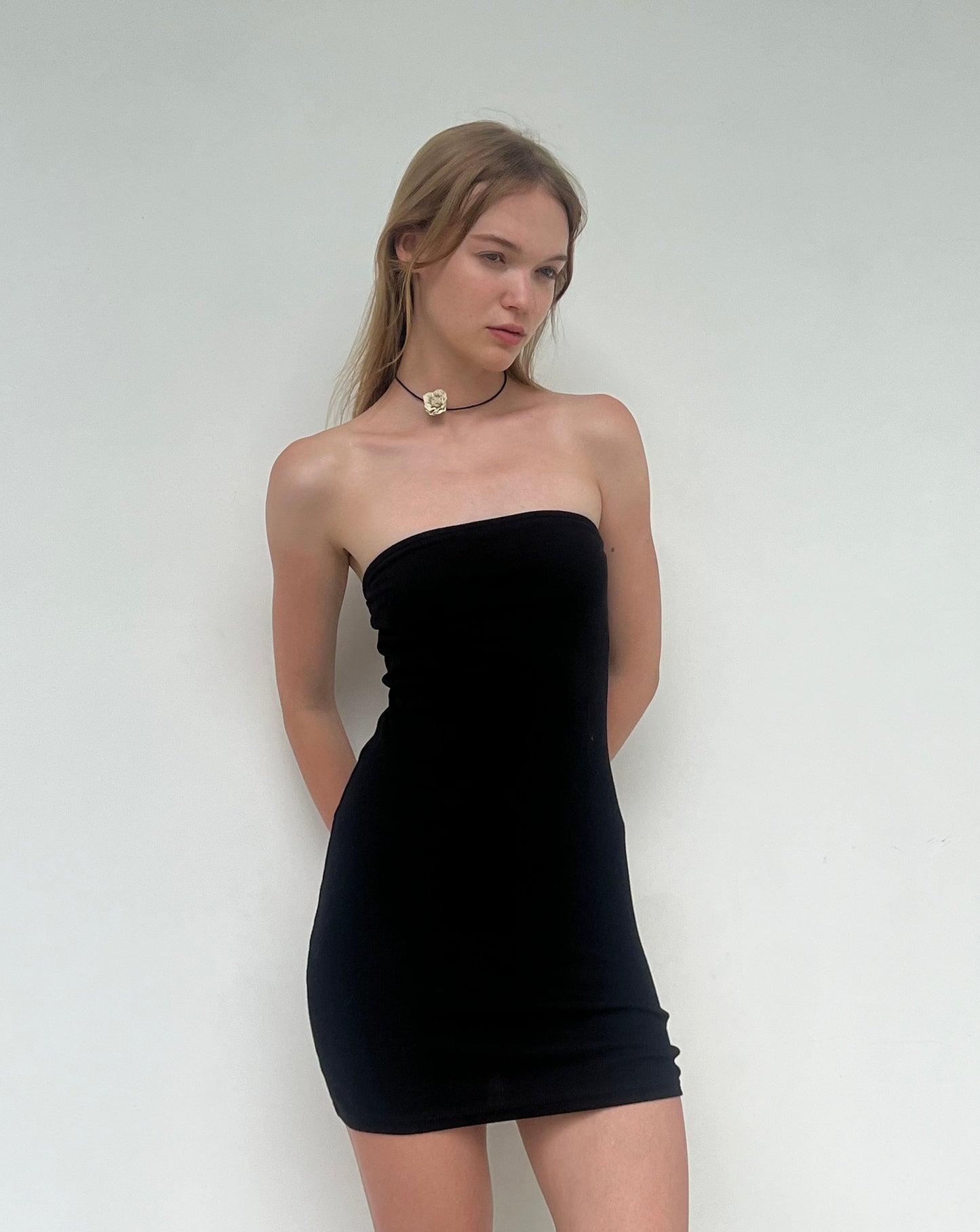 SMALL CREAM FLOWER NECKLACE