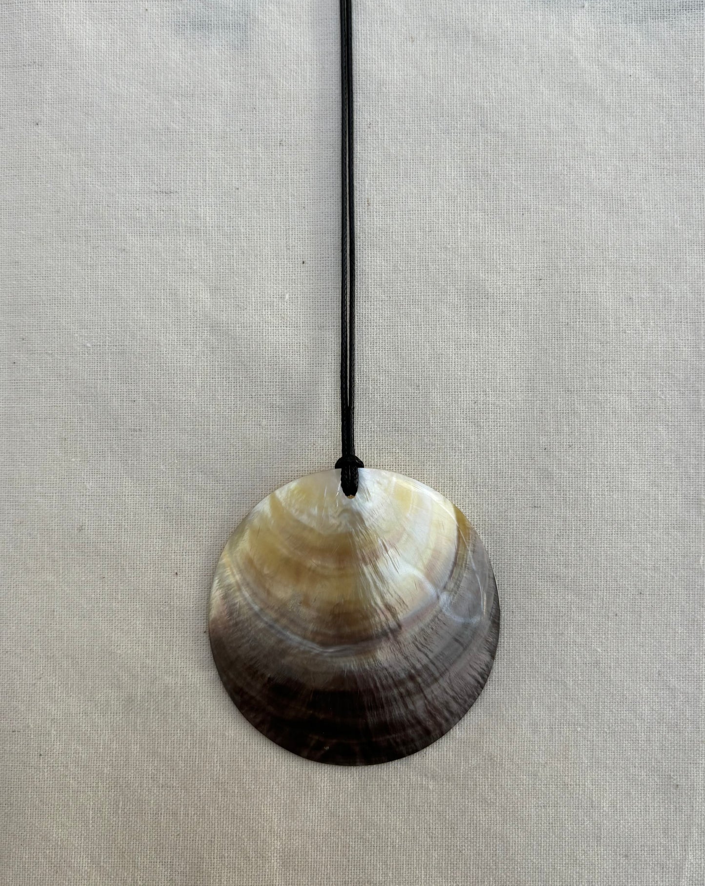 MOTHER OF PEARL SHELL DISC NECKLACE