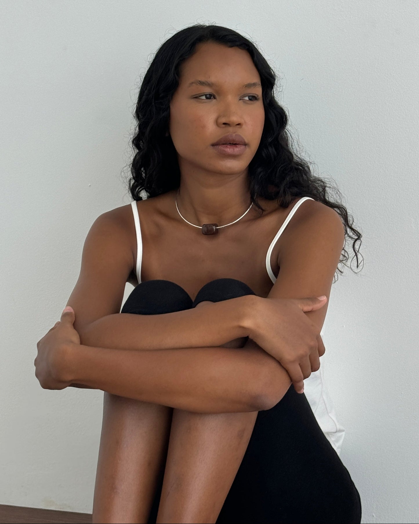 SILVER COLLAR CHOKER WITH BROWN CUBE NECKLACE