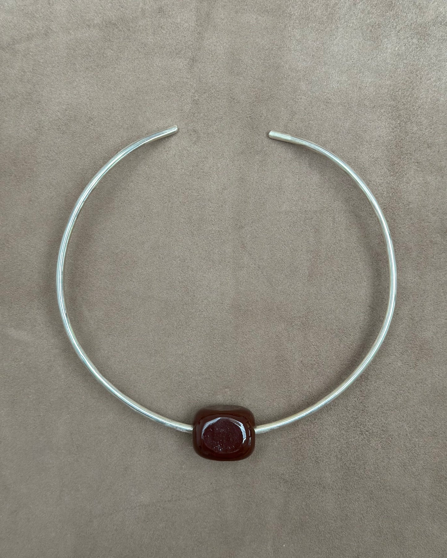 SILVER CHOKER WITH BROWN CUBE NECKLACE