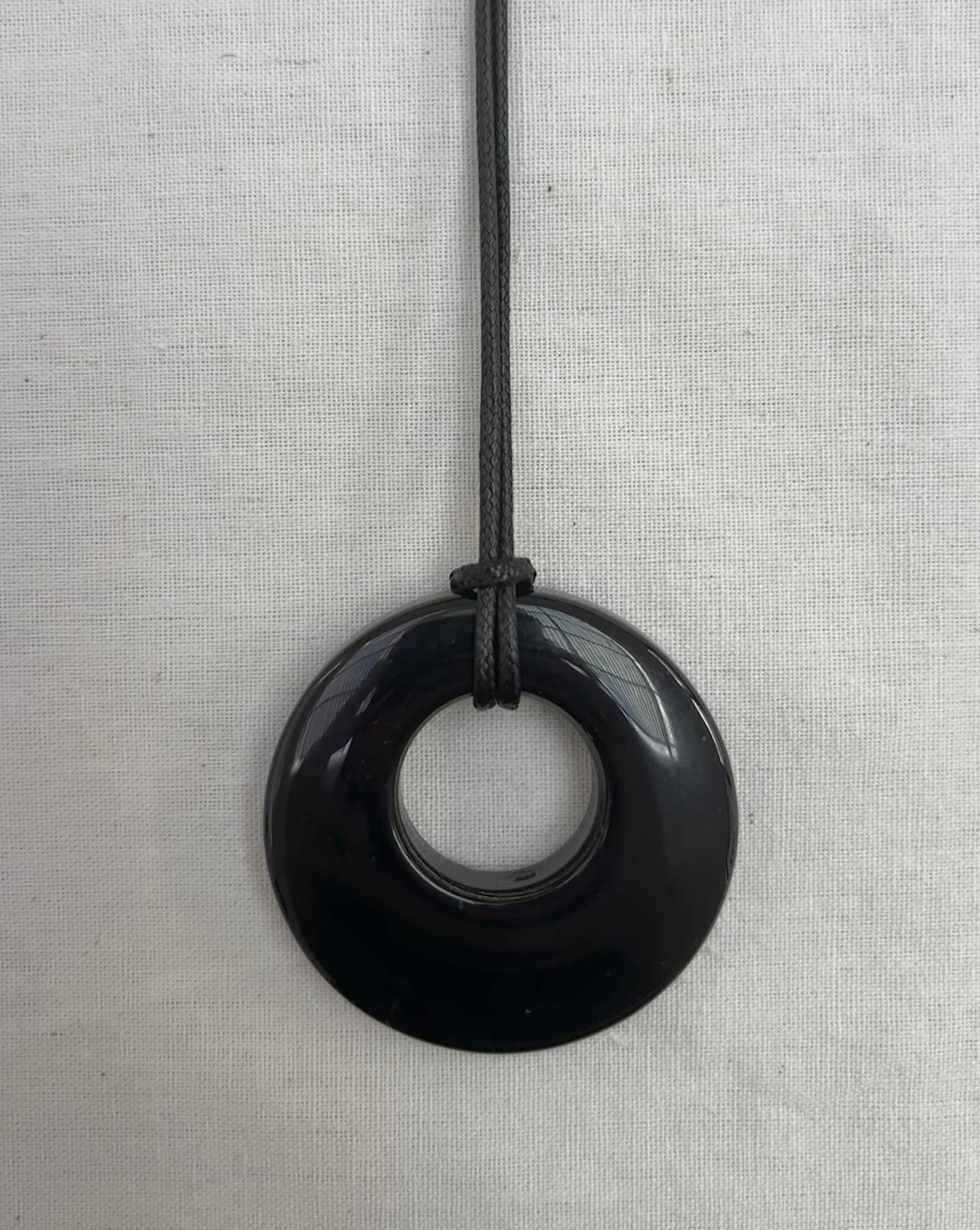 BLACK AGATE HOOP NECKLACE 01