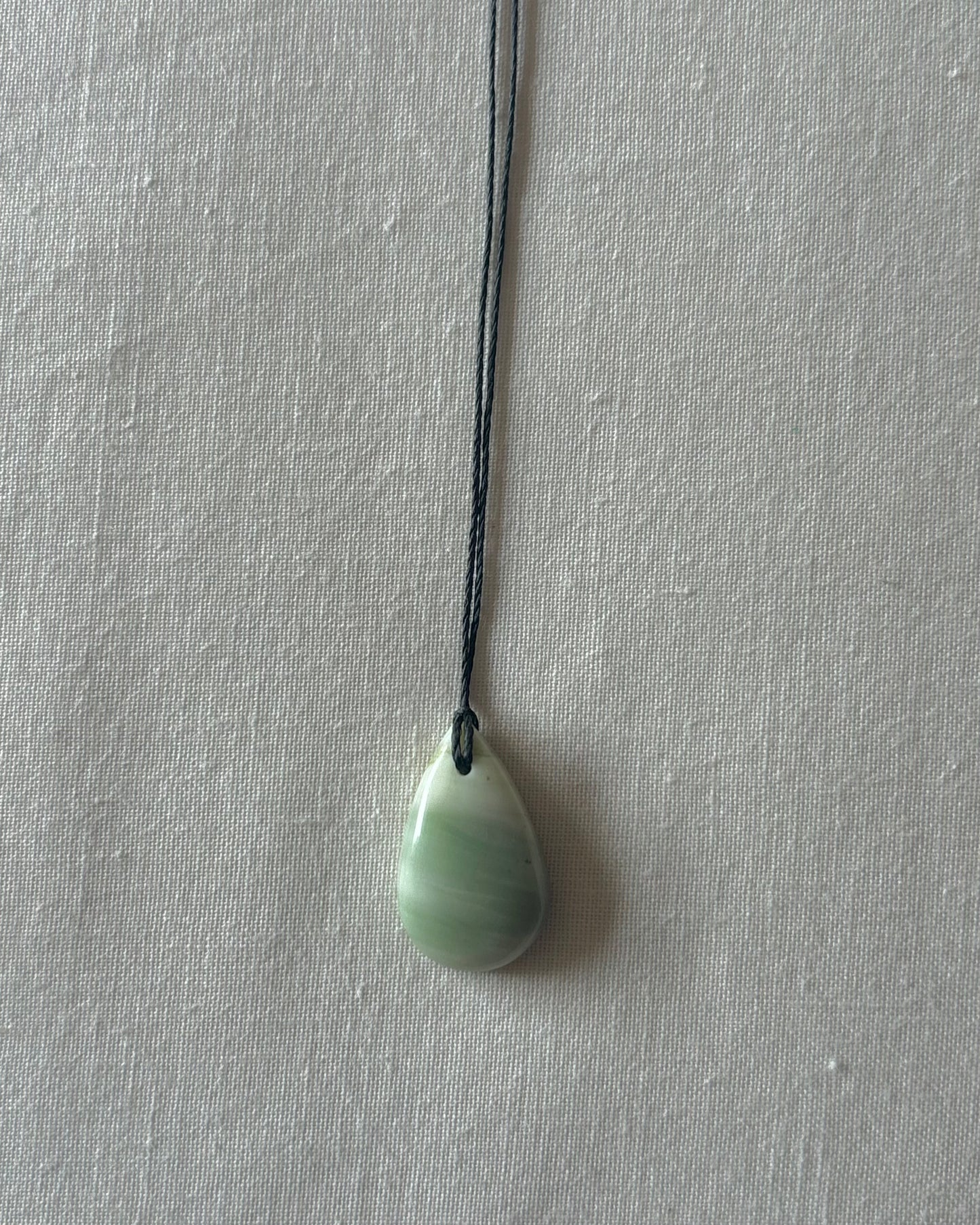 GREEN SERPENTINE TEARDROP NECKLACE 01