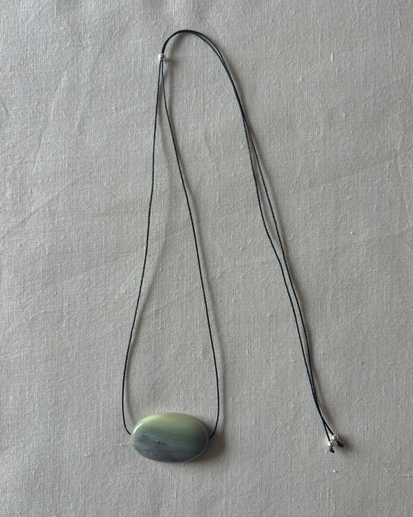GREEN / GREY SERPENTINE OVAL NECKLACE 01
