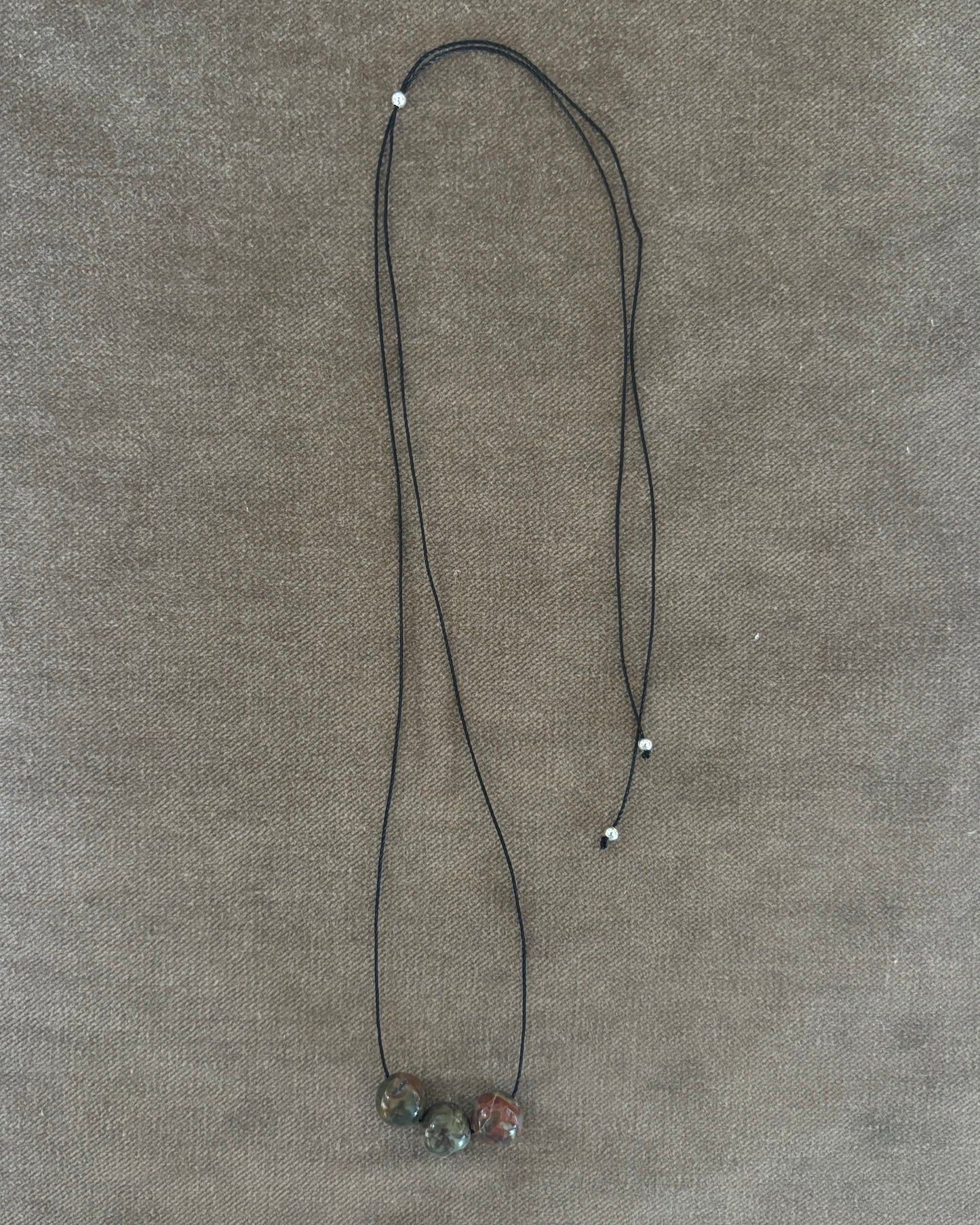 GREY / RED AGATE TRIPLE SPHERE NECKLACE 02