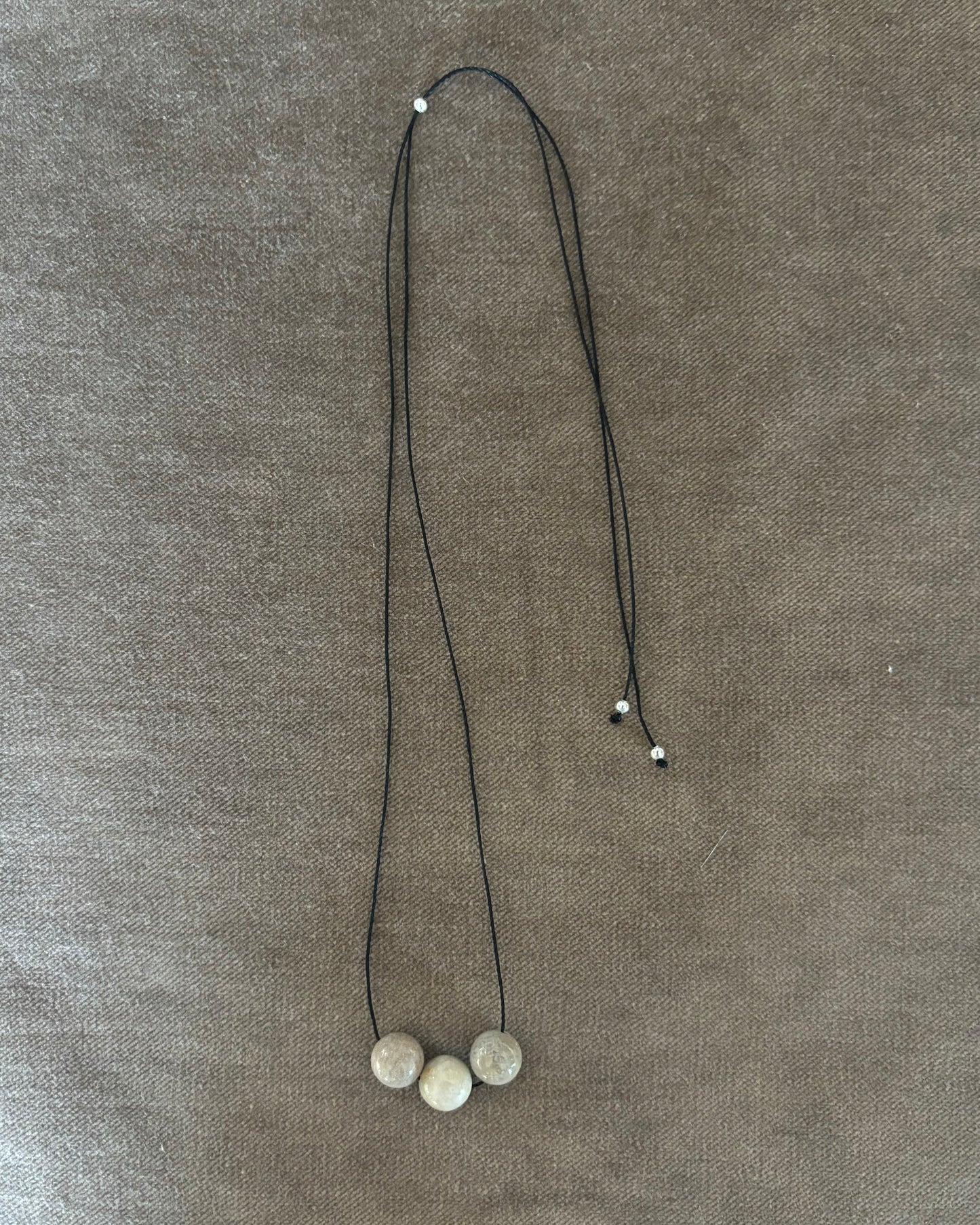 GREY CHRYSANTHEMUM TRIPLE SPHERE NECKLACE 01