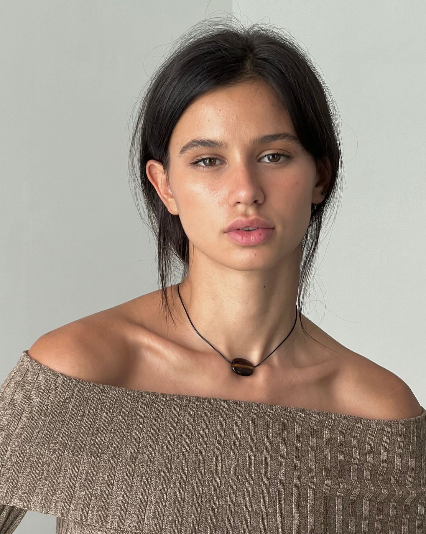 SMALL CLEAR BROWN GLASS OVAL NECKLACE
