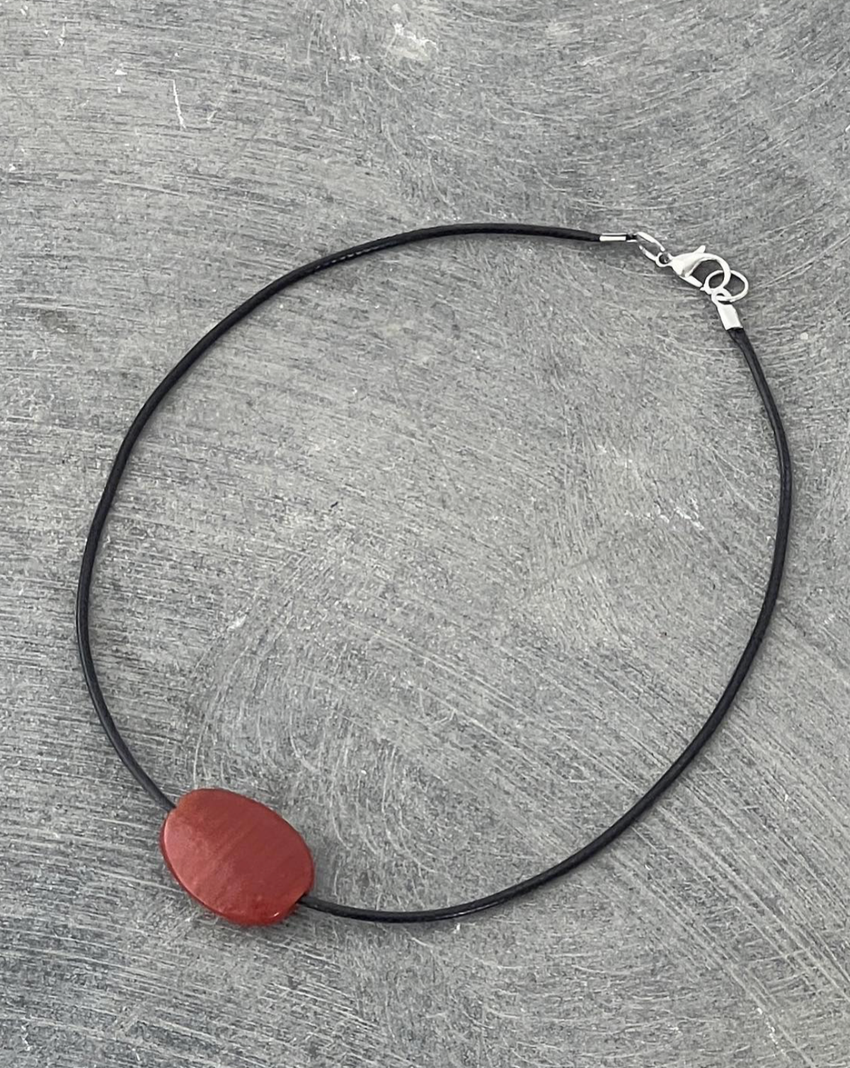 SMALL RED GLASS OVAL NECKLACE