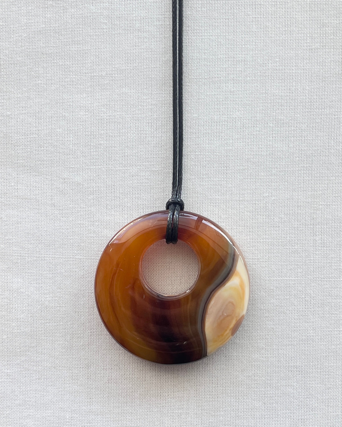 BROWN / AMBER AGATE HOOP NECKLACE 02