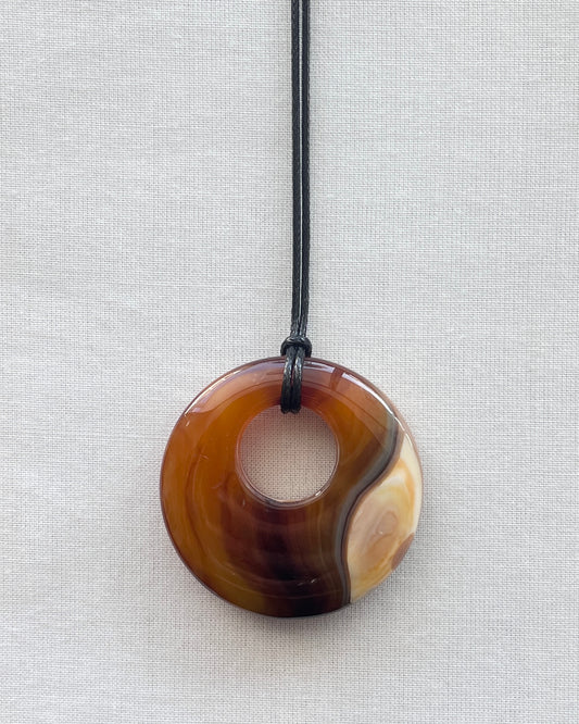 BROWN / AMBER AGATE HOOP NECKLACE 02
