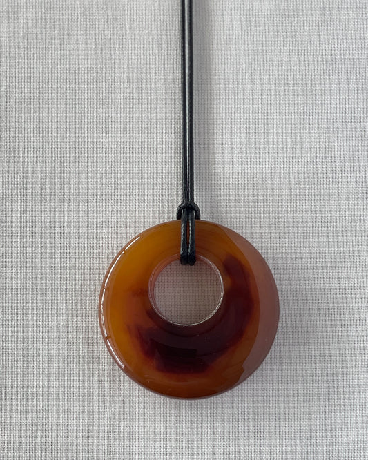 BROWN / AMBER AGATE HOOP NECKLACE 01