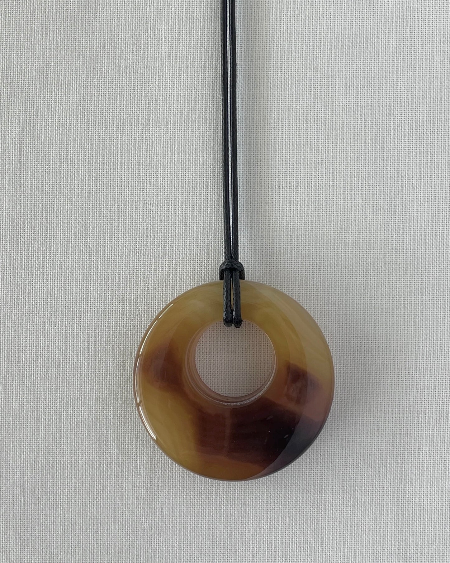 BROWN / AMBER AGATE HOOP NECKLACE 01