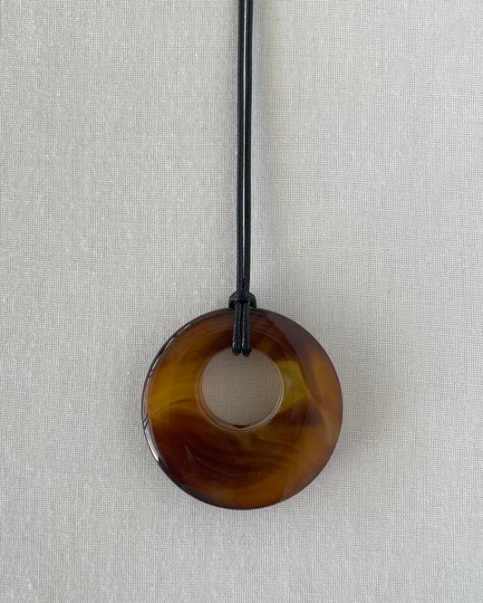 BROWN / AMBER AGATE HOOP NECKLACE 02