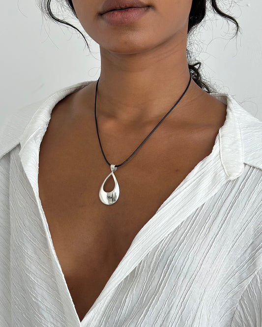 SILVER TEARDROP CORD NECKLACE