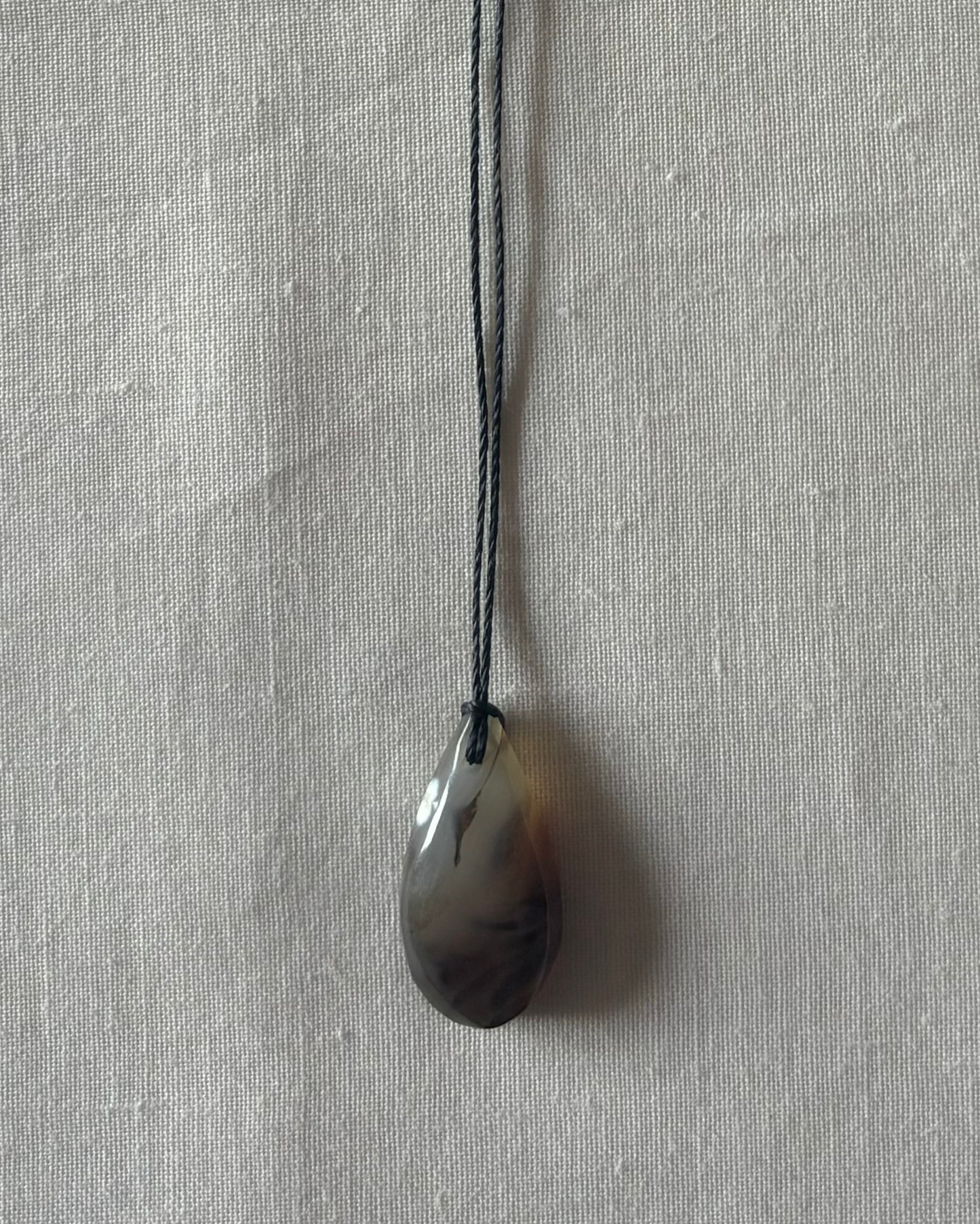 GREY / BROWN AGATE TEARDROP NECKLACE 01
