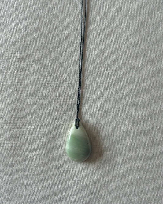 GREEN SERPENTINE TEARDROP NECKLACE 01