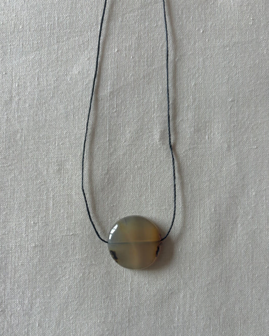AMBER AGATE CIRCLE NECKLACE 01