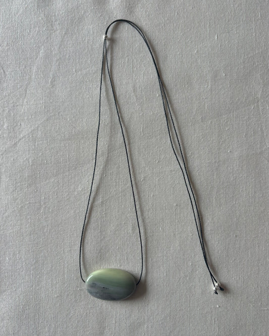 GREEN / GREY SERPENTINE OVAL NECKLACE 01