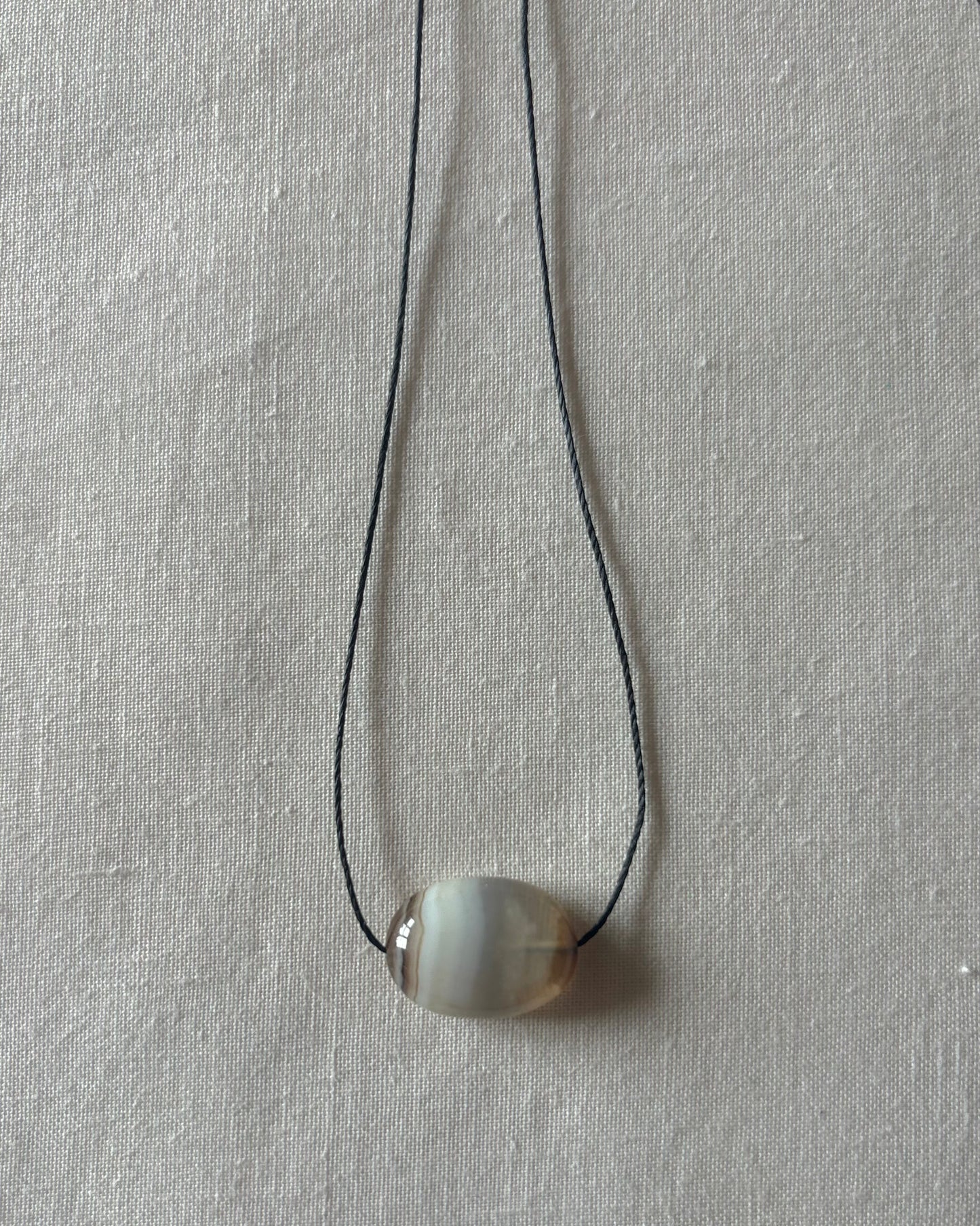 BROWN / IVORY AGATE OVAL NECKLACE 01