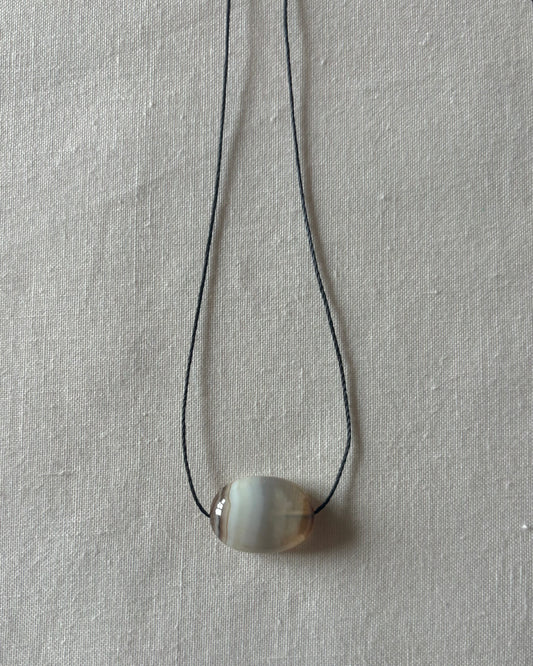 BROWN / IVORY AGATE OVAL NECKLACE 01
