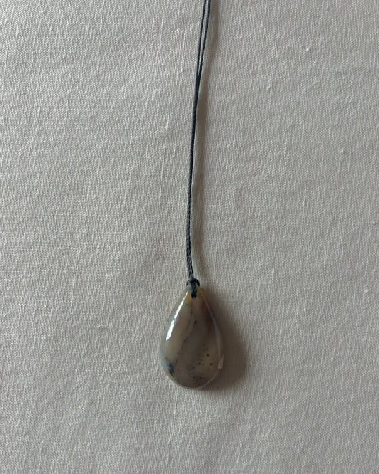 GREY / AMBER AGATE TEARDROP NECKLACE 01