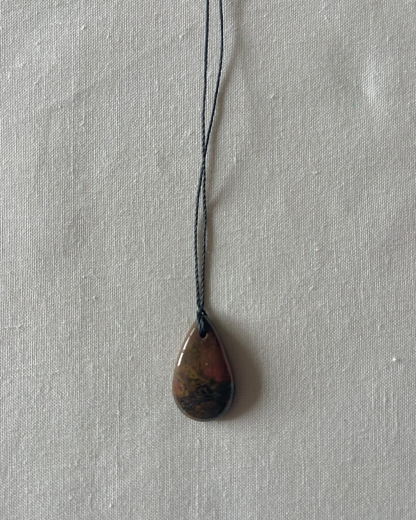 RED / BROWN AGATE TEARDROP NECKLACE 01