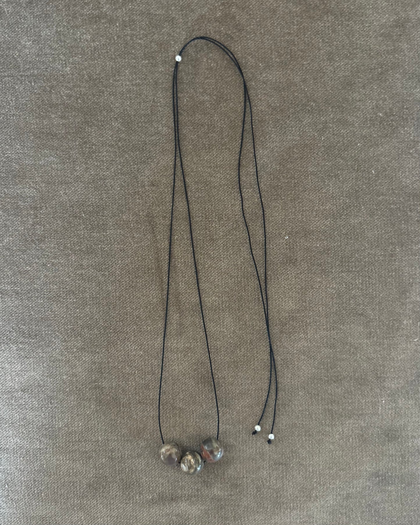 GREY / RED AGATE TRIPLE SPHERE NECKLACE 01