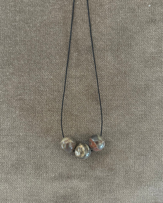 GREY / RED AGATE TRIPLE SPHERE NECKLACE 01