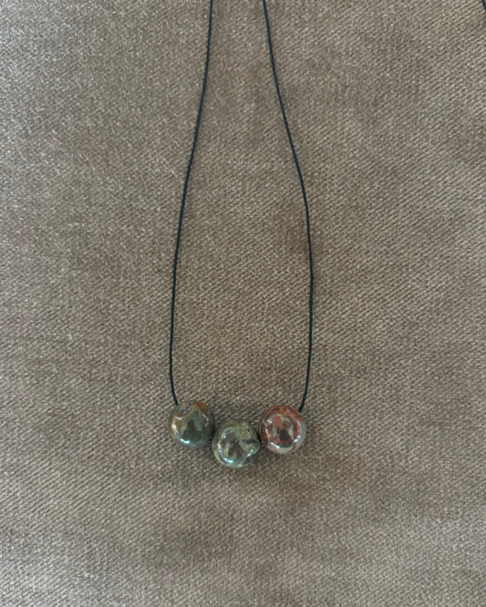 GREY / RED AGATE TRIPLE SPHERE NECKLACE 02