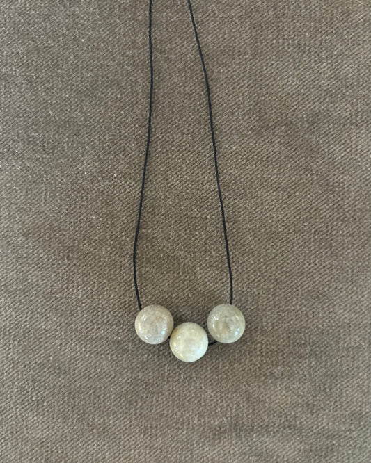 GREY CHRYSANTHEMUM TRIPLE SPHERE NECKLACE 01
