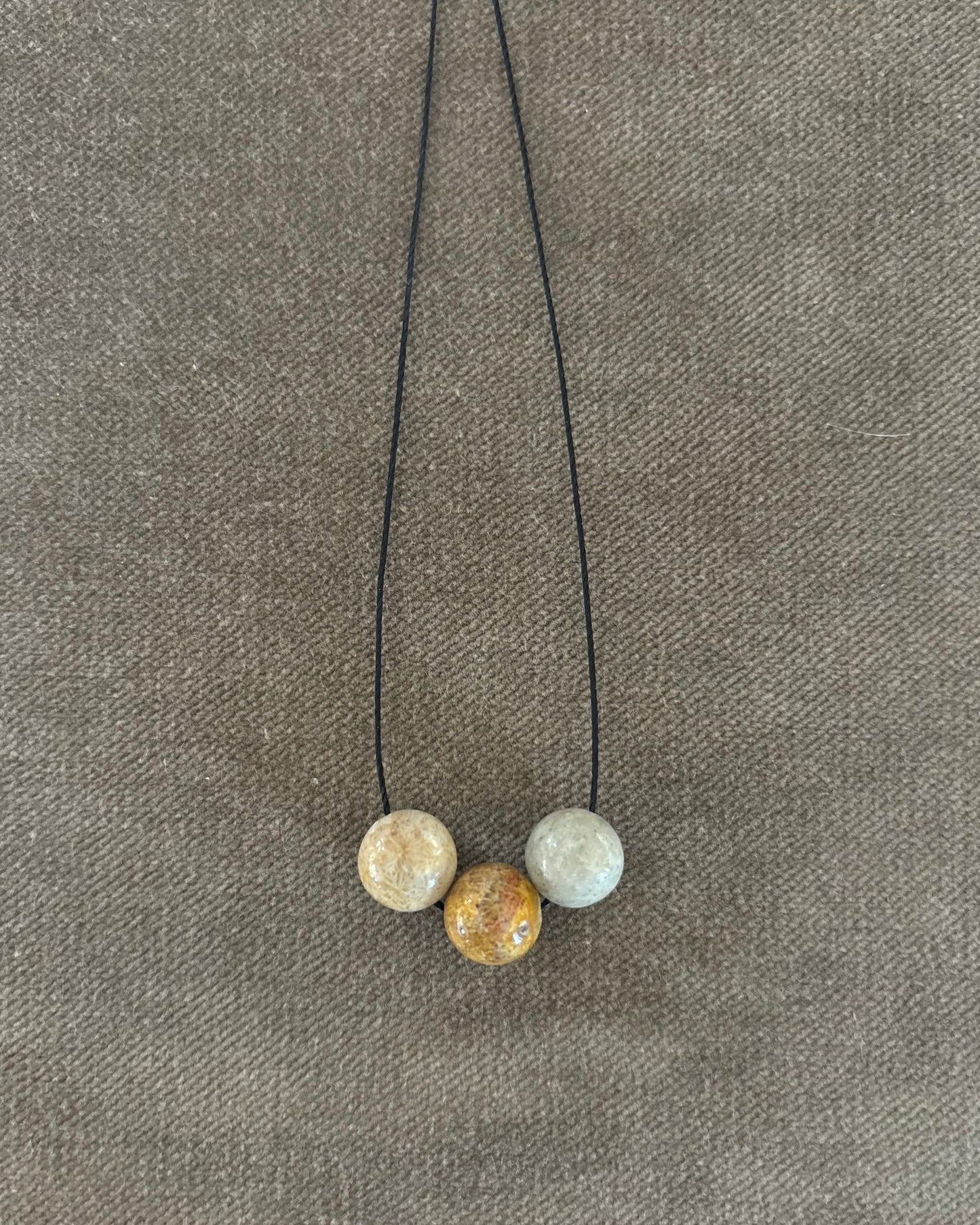 GREY / AMBER CHRYSANTHEMUM TRIPLE SPHERE NECKLACE 01