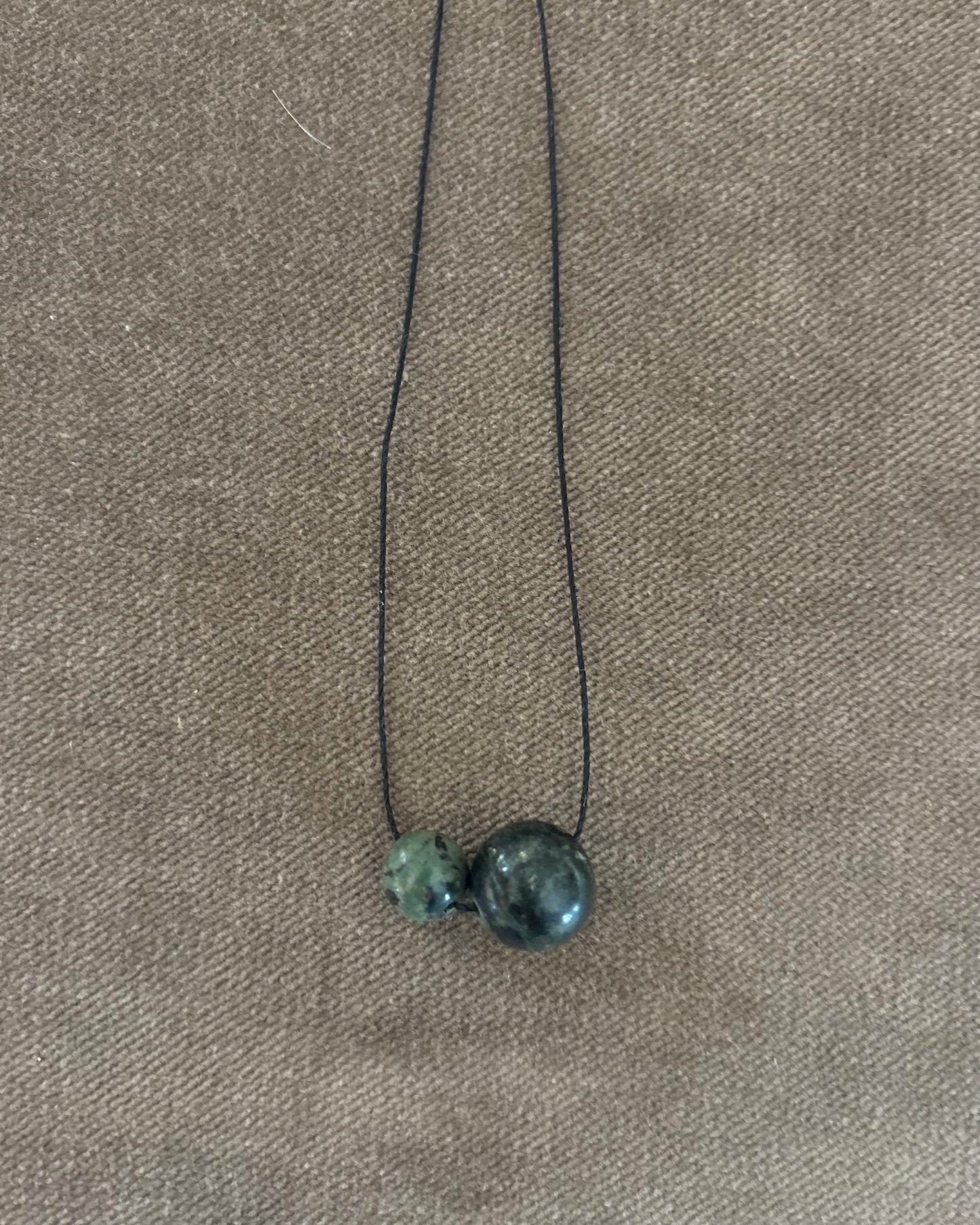 GREEN KAMBABA DOUBLE SPHERE NECKLACE 01
