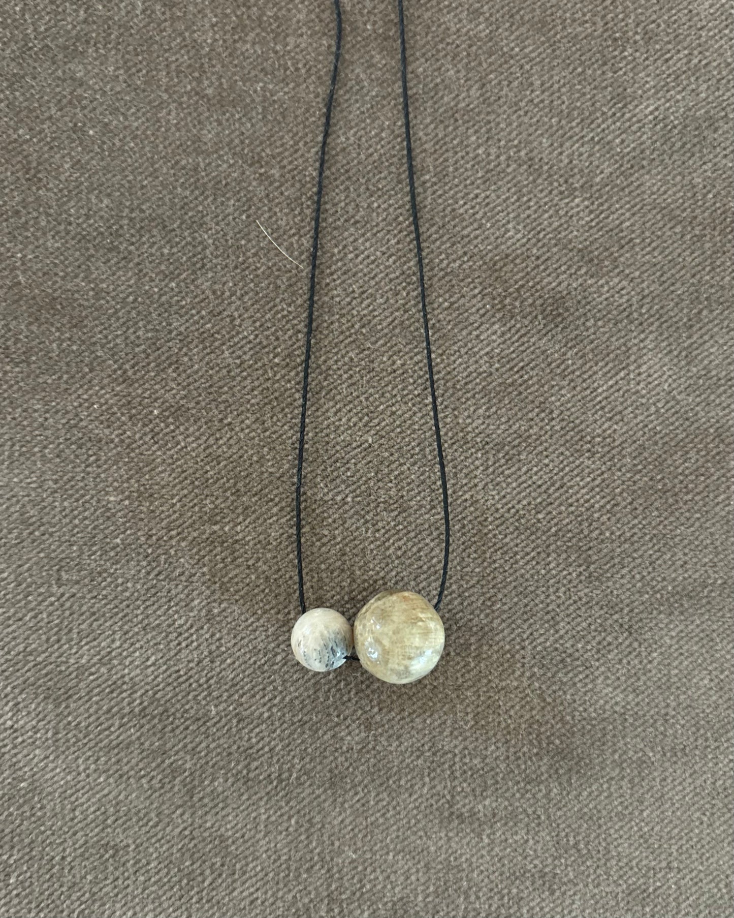 GREY CHRYSANTHEMUM DOUBLE SPHERE NECKLACE 02