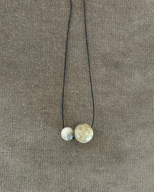 GREY CHRYSANTHEMUM DOUBLE SPHERE NECKLACE 02