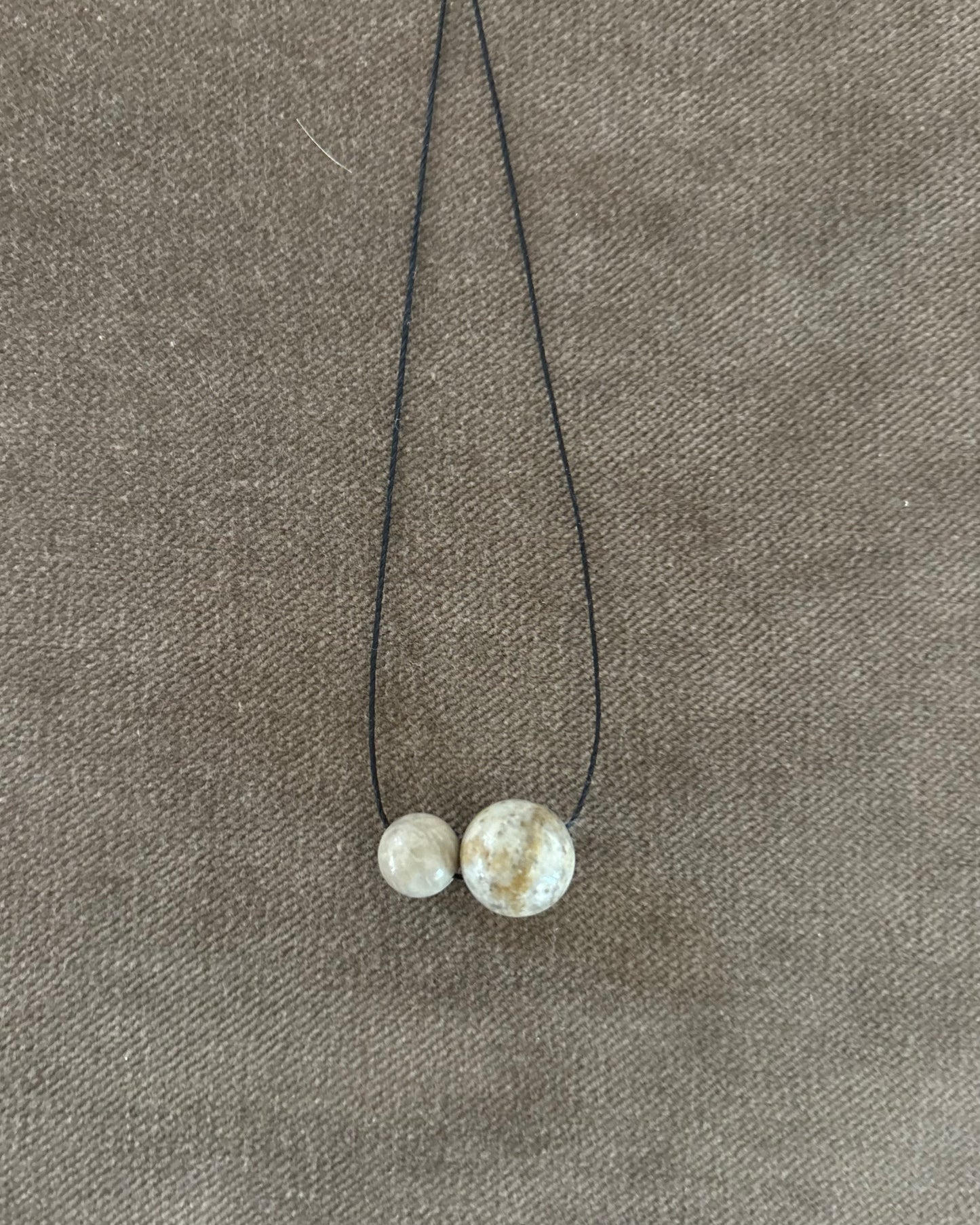 GREY CHRYSANTHEMUM DOUBLE SPHERE NECKLACE 01