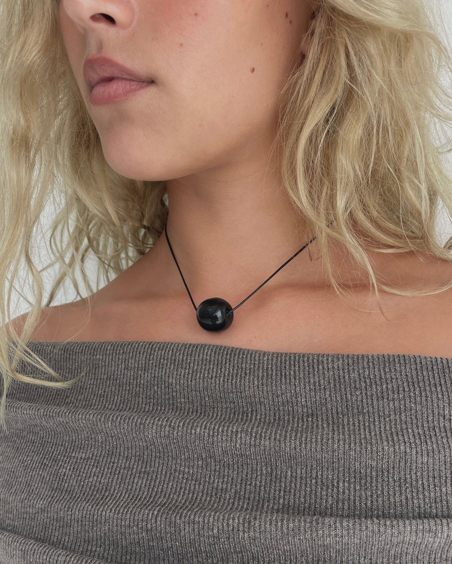 BLACK GLASS SPHERE NECKLACE