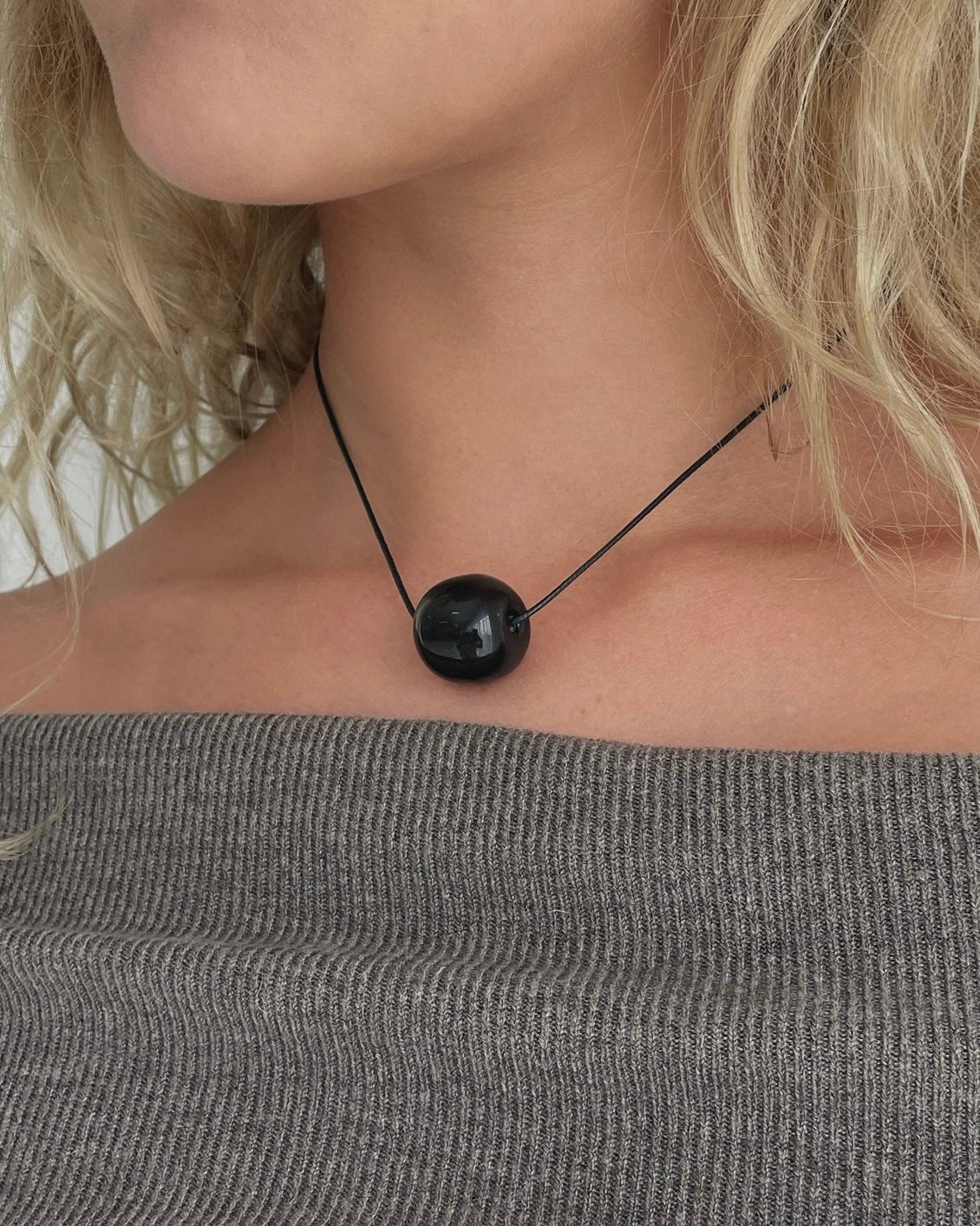 BLACK GLASS SPHERE NECKLACE