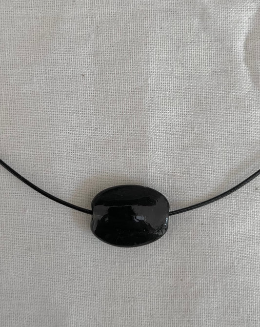 SMALL BLACK GLASS OVAL NECKLACE